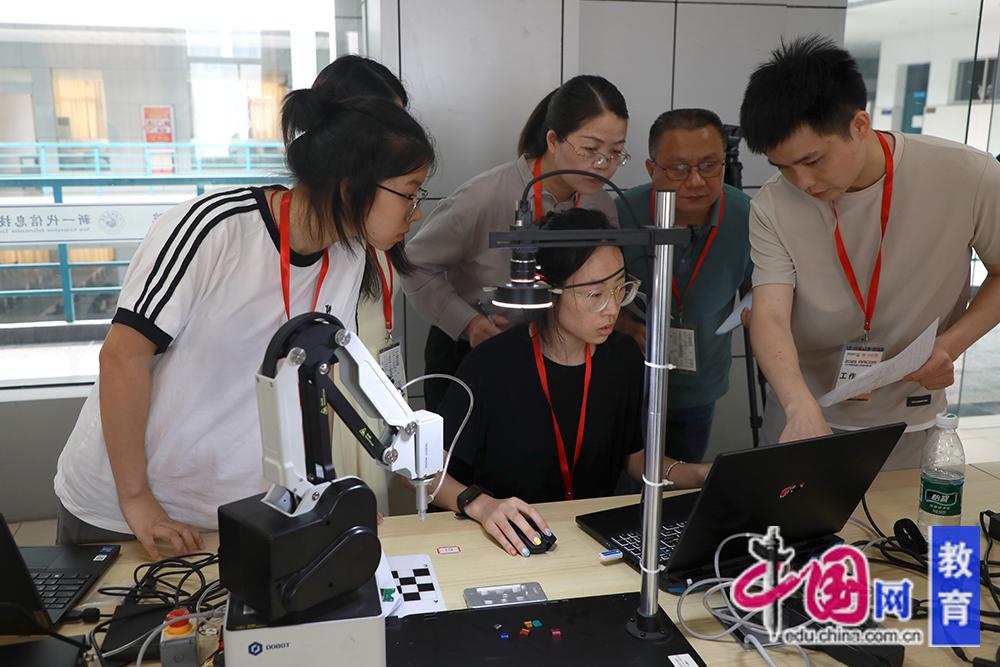 2025睿抗機(jī)器人開發(fā)者大賽江西省賽 數(shù)字文化創(chuàng)意軟件開發(fā)引領(lǐng)創(chuàng)新熱潮